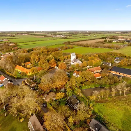 Semesterbostad Charming In Quiet Surroundings On