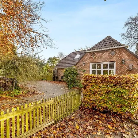 Semesterbostad Charming In Quiet Surroundings On