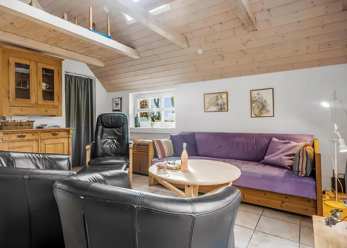 Semesterbostad Charming In Quiet Surroundings On