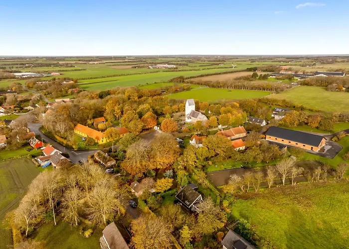 Semesterbostad Charming In Quiet Surroundings On