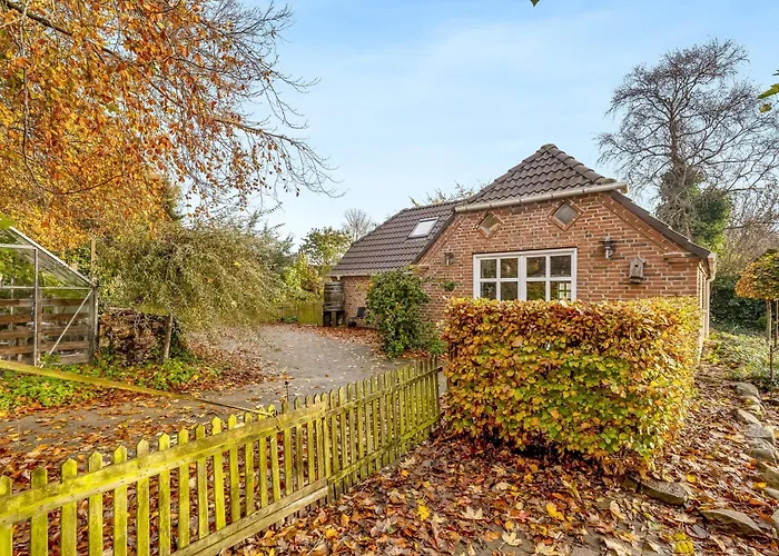 Semesterbostad Charming In Quiet Surroundings On
